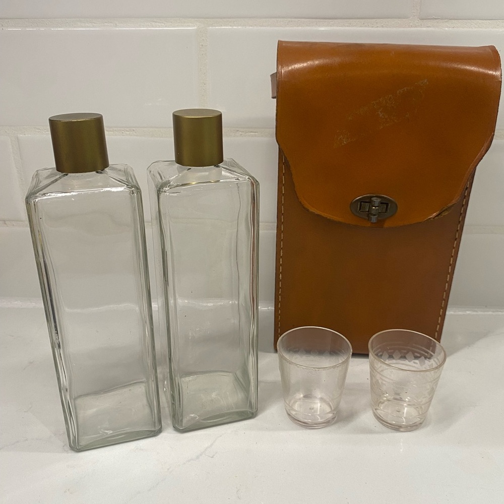 Vintage Leather Whiskey & Scotch Travel Flask Set — 2 Bottles + 2 Glasses
